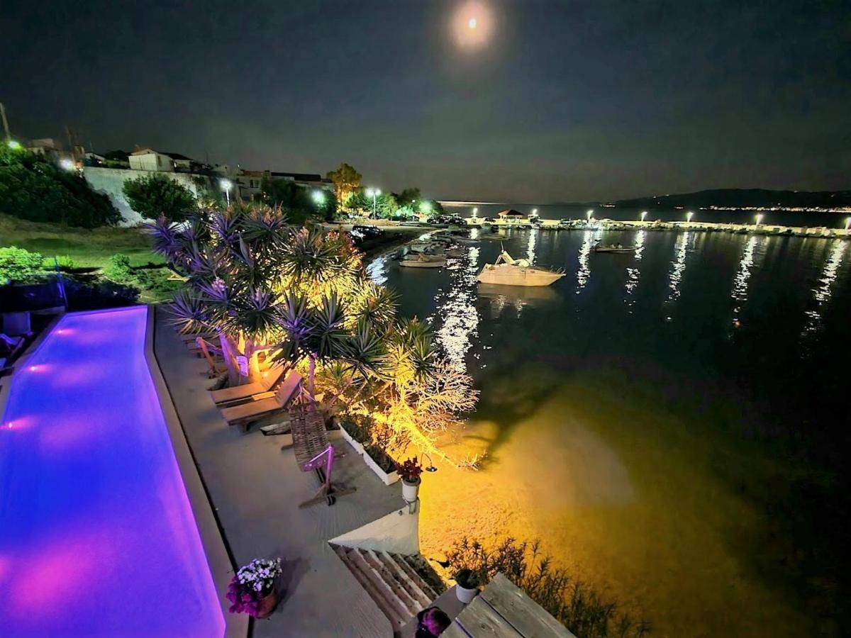 Porto Evia Boutique Hotel อมารินโธส ภายนอก รูปภาพ